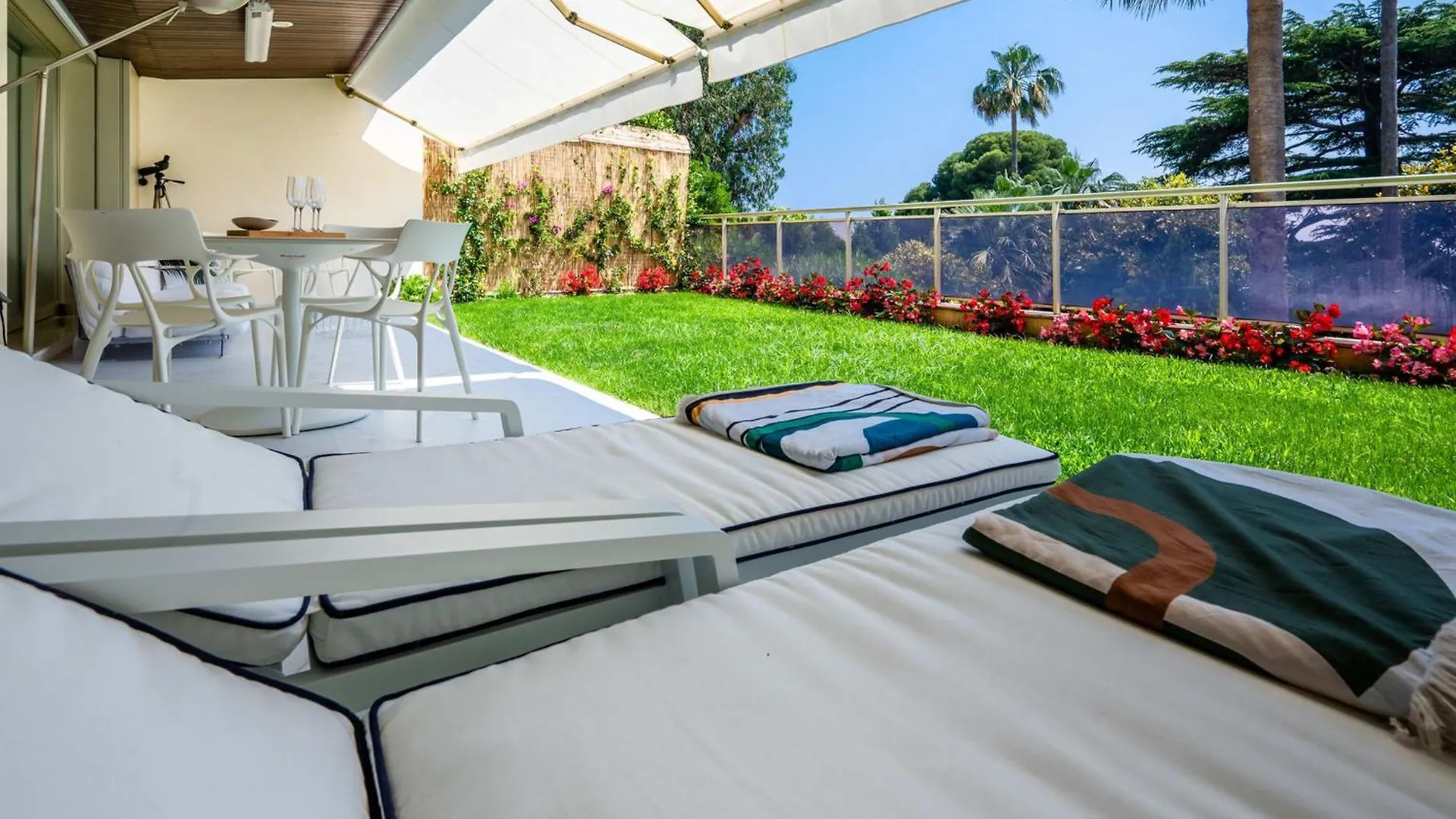 2-Br Luxury Apartment With Sea View And Pool Cannes France